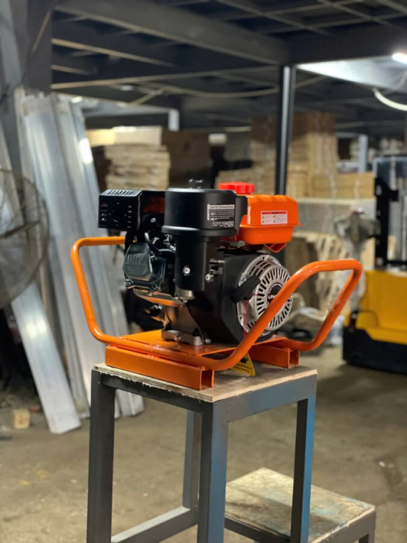 Máy Đầm Dùi Chạy Xăng Lifan - Thumbnail 1