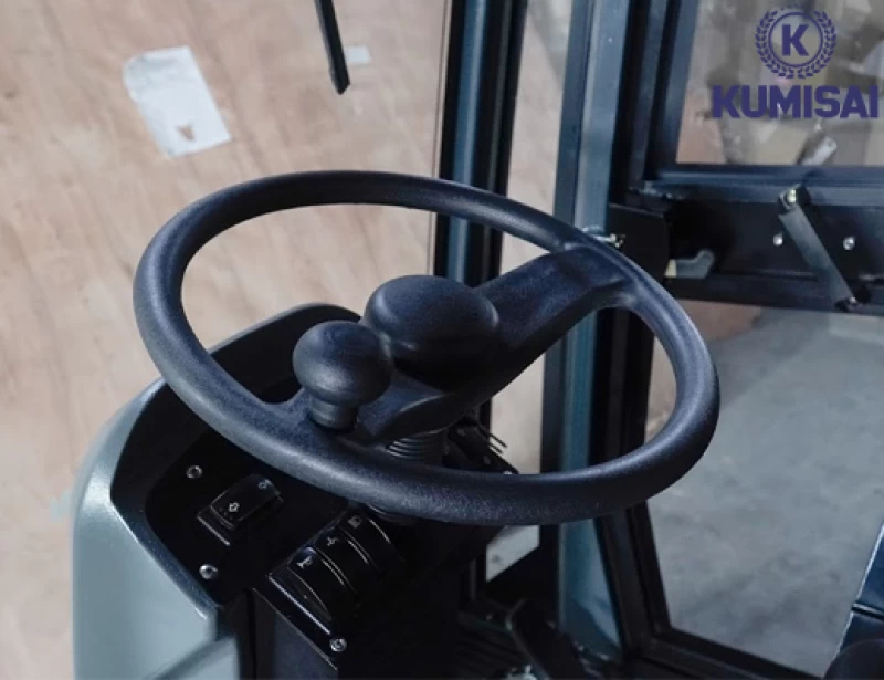 Xe quét rác công nghiệp ngồi lái Kumisai KMS-S12 - Thumbnail 3