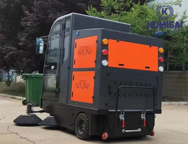 Xe quét rác công nghiệp ngồi lái Kumisai KMS-S13 - Thumbnail 2