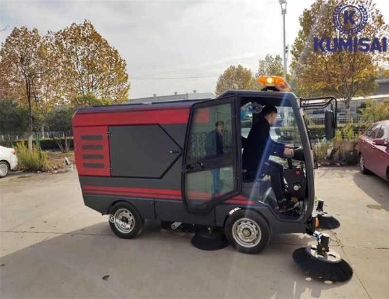 Xe quét rác công nghiệp ngồi lái Kumisai KMS-S14 - Thumbnail 4