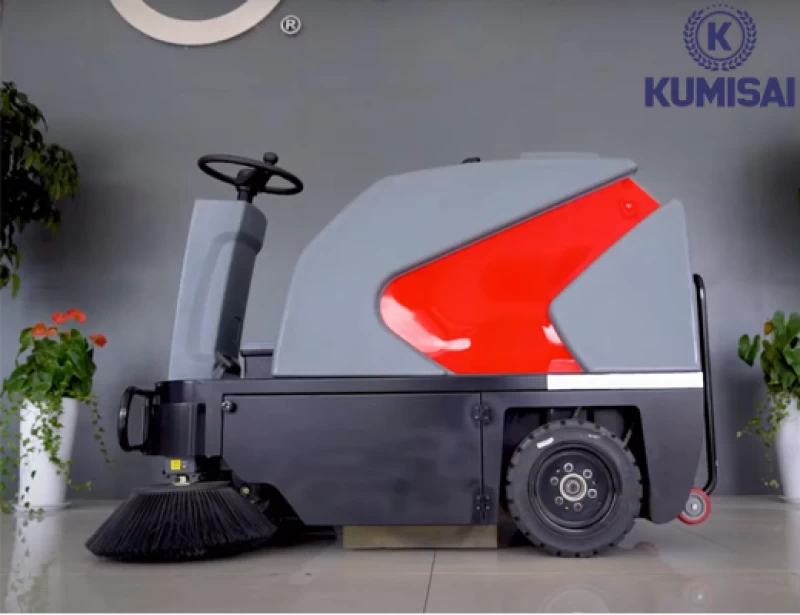 Xe quét rác nhà xưởng ngồi lái Kumisai KMS-S6 - Thumbnail 1
