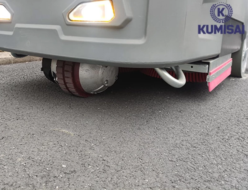 Máy chà sàn công nghiệp ngồi lái Kumisai KMS 245 - Ảnh 2