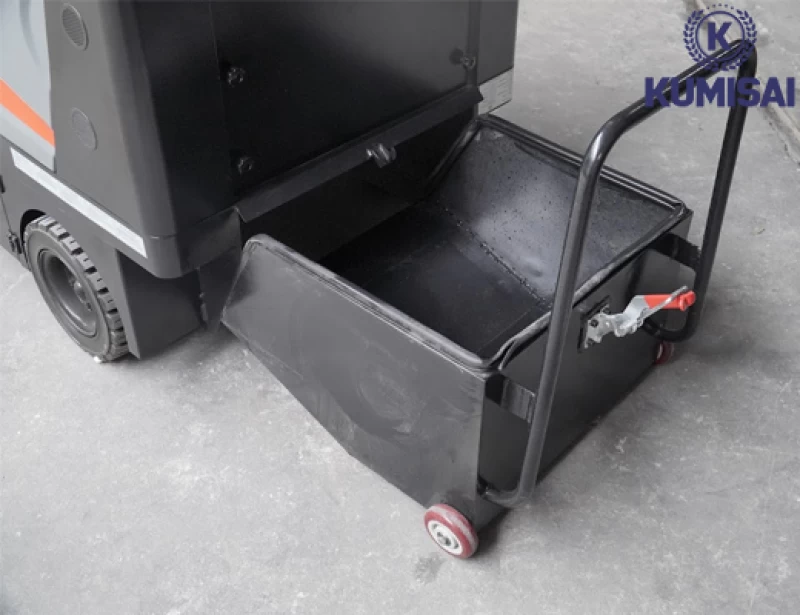 Máy quét rác ngồi lái Kumisai KMS-1350E - Ảnh 5