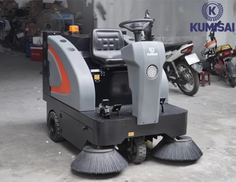 Máy quét rác ngồi lái Kumisai KMS-1350E - Ảnh 1