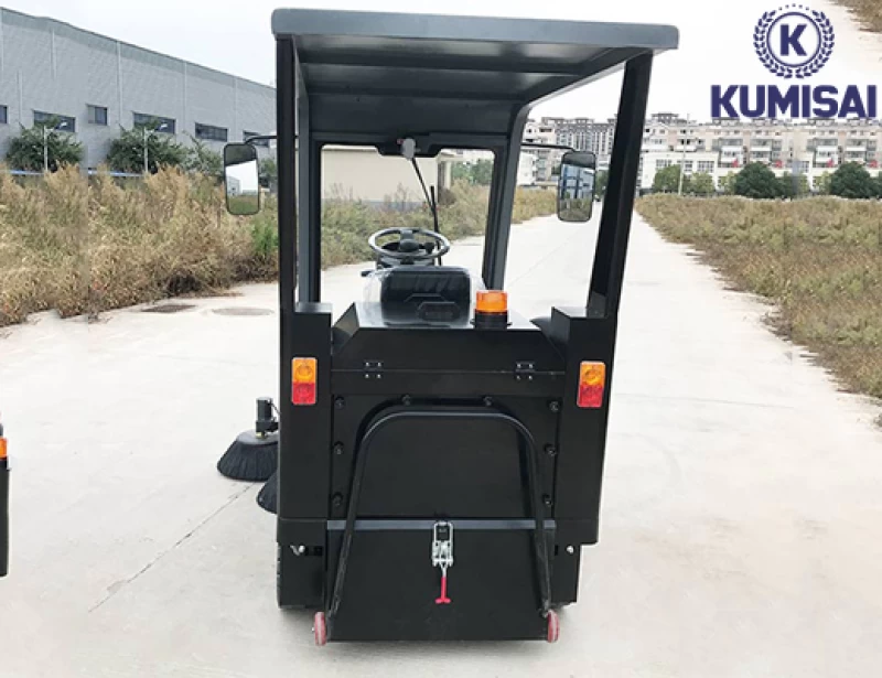 Xe quét rác công nghiệp ngồi lái Kumisai KMS-1800E - Ảnh 1