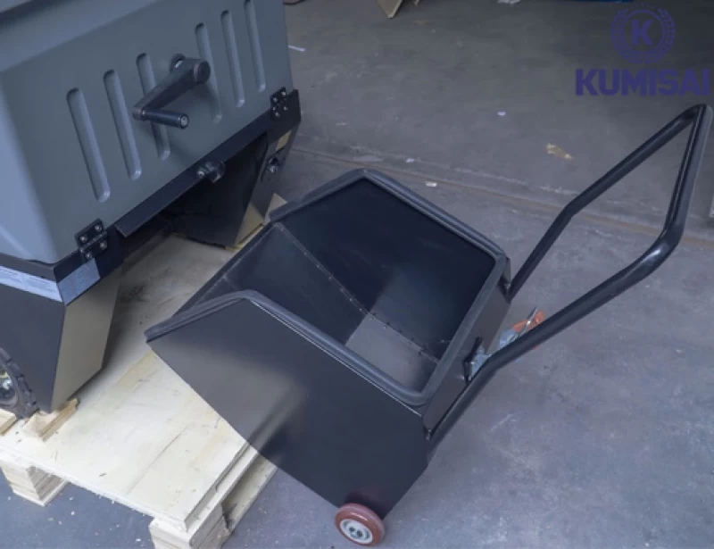 Xe quét rác nhà xưởng ngồi lái Kumisai KMS-1250E - Ảnh 3