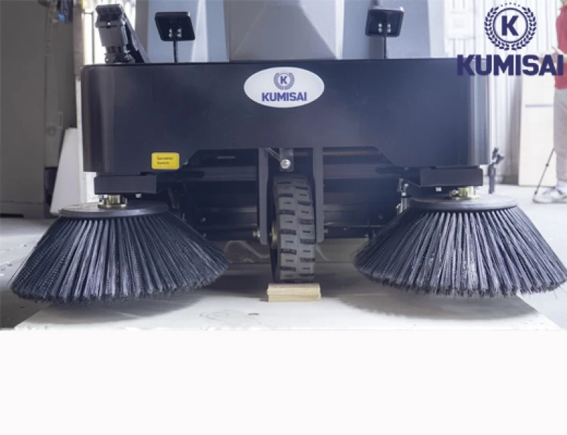 Xe quét rác nhà xưởng ngồi lái Kumisai KMS-1250E - Ảnh 1